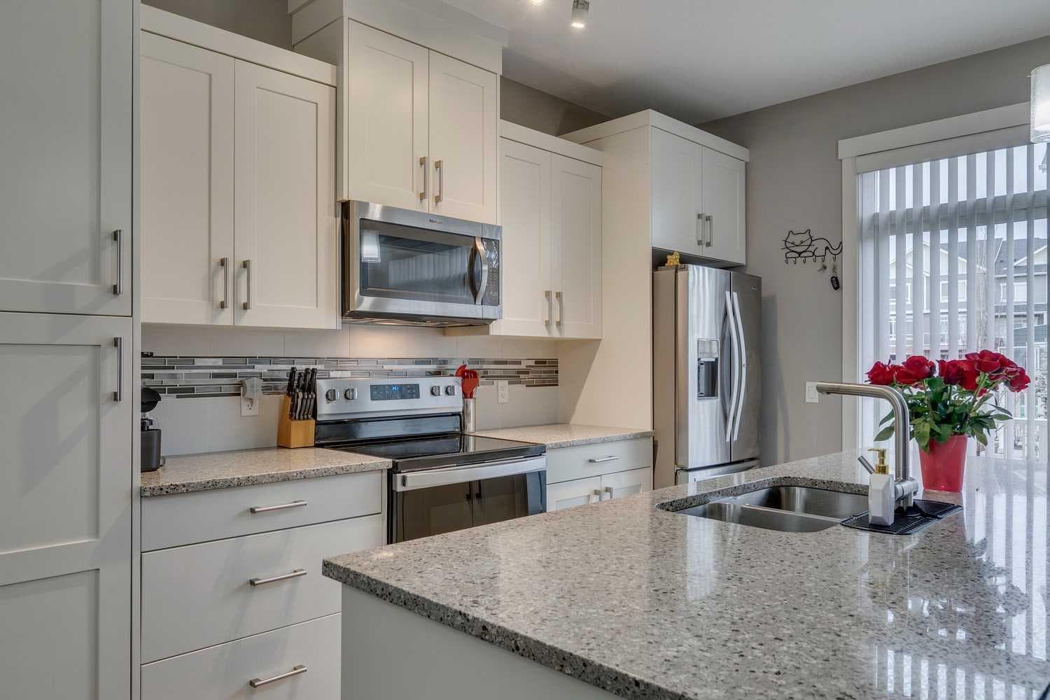 659 Evanston Manor NW