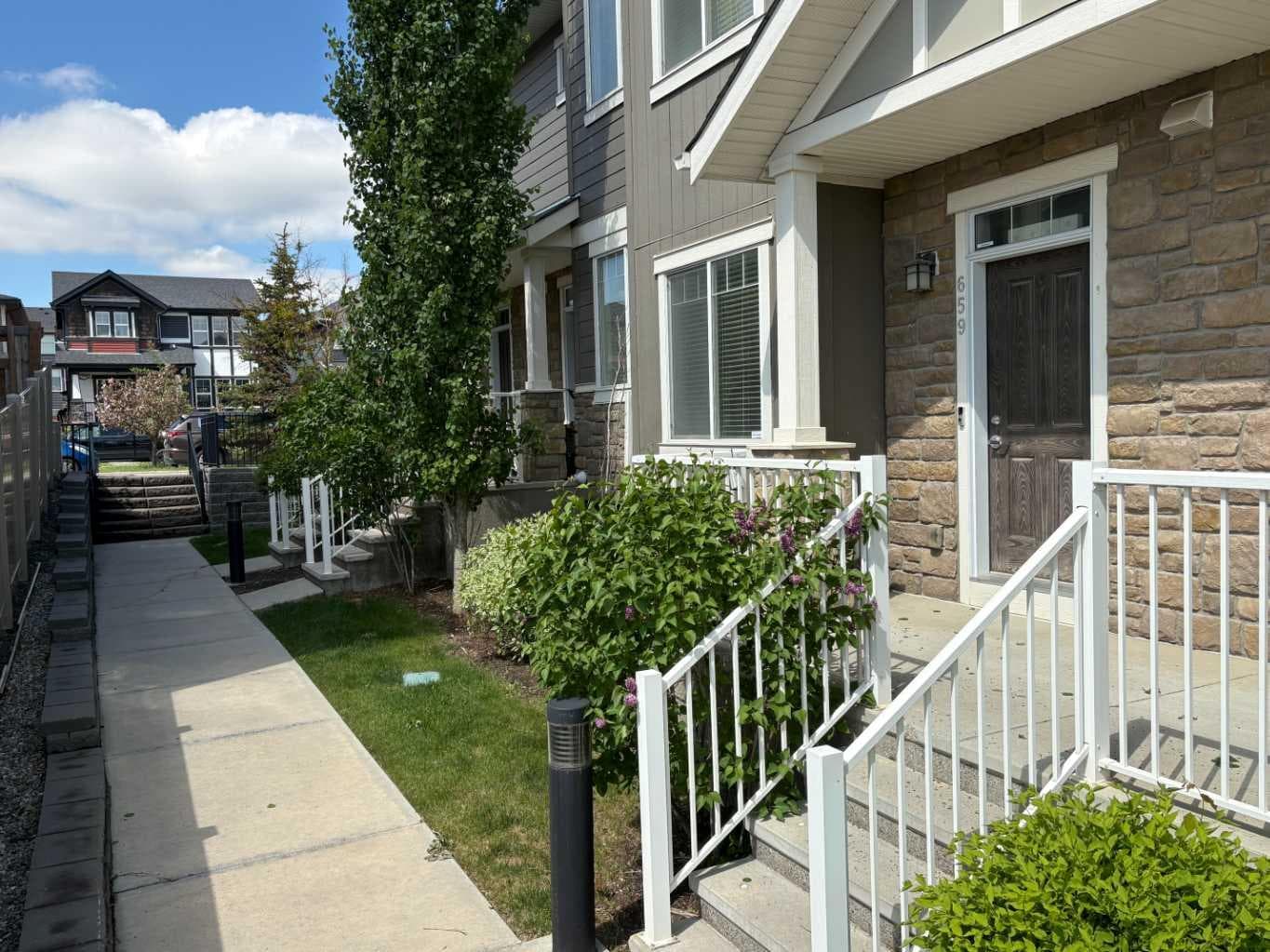 659 Evanston Manor NW