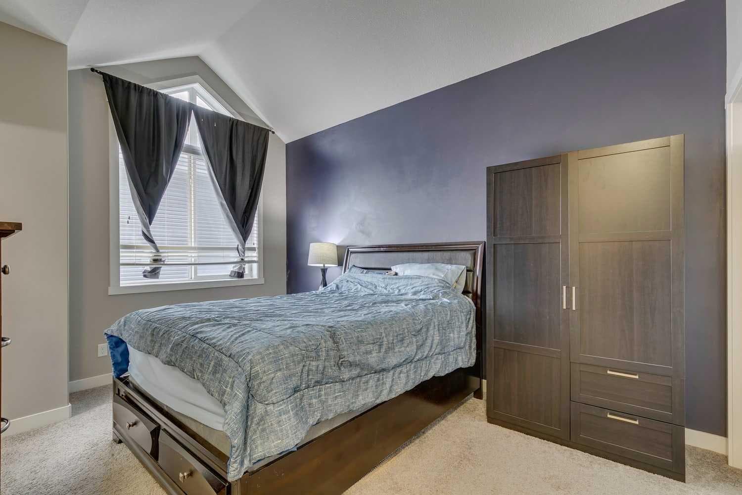 659 Evanston Manor NW