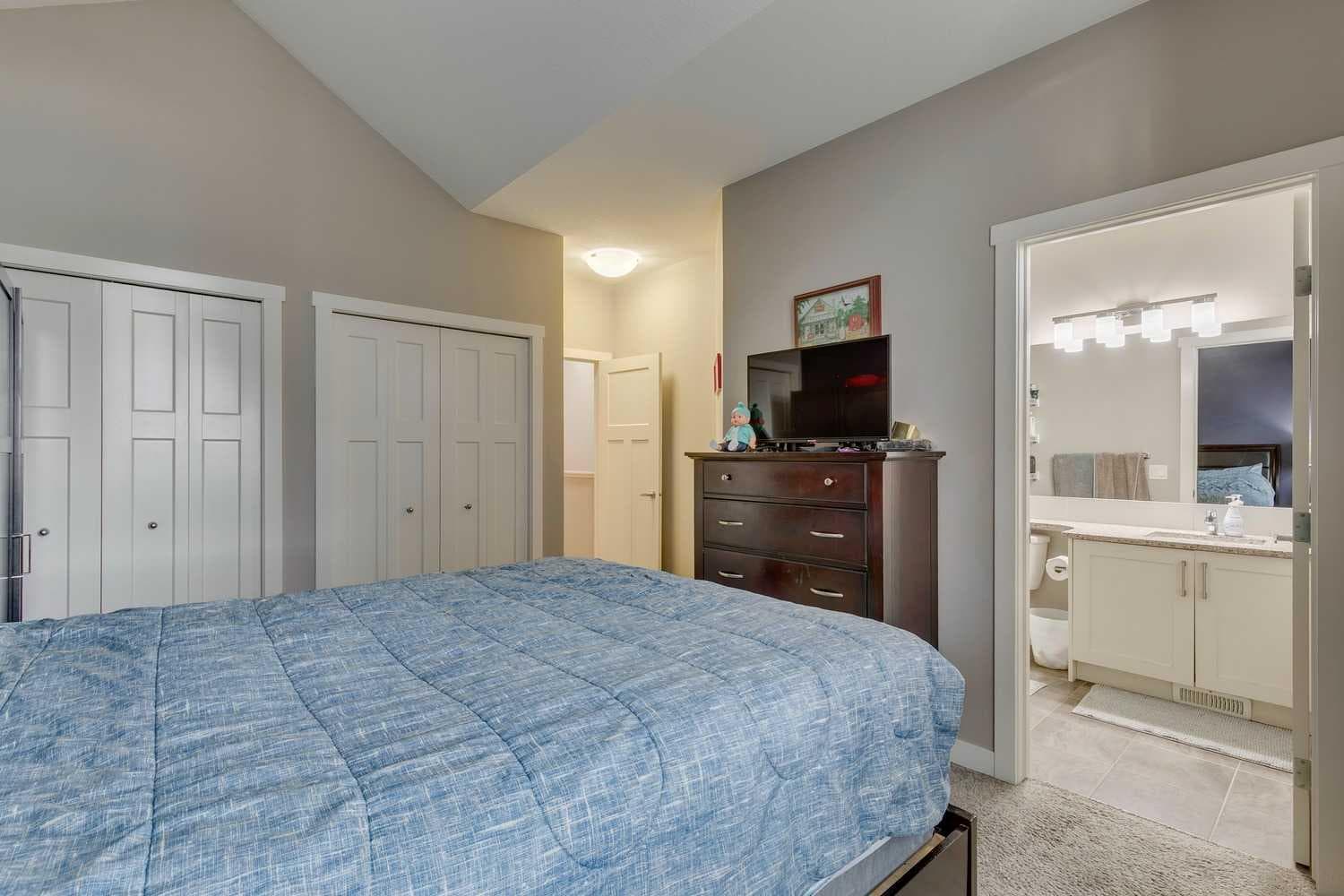 659 Evanston Manor NW