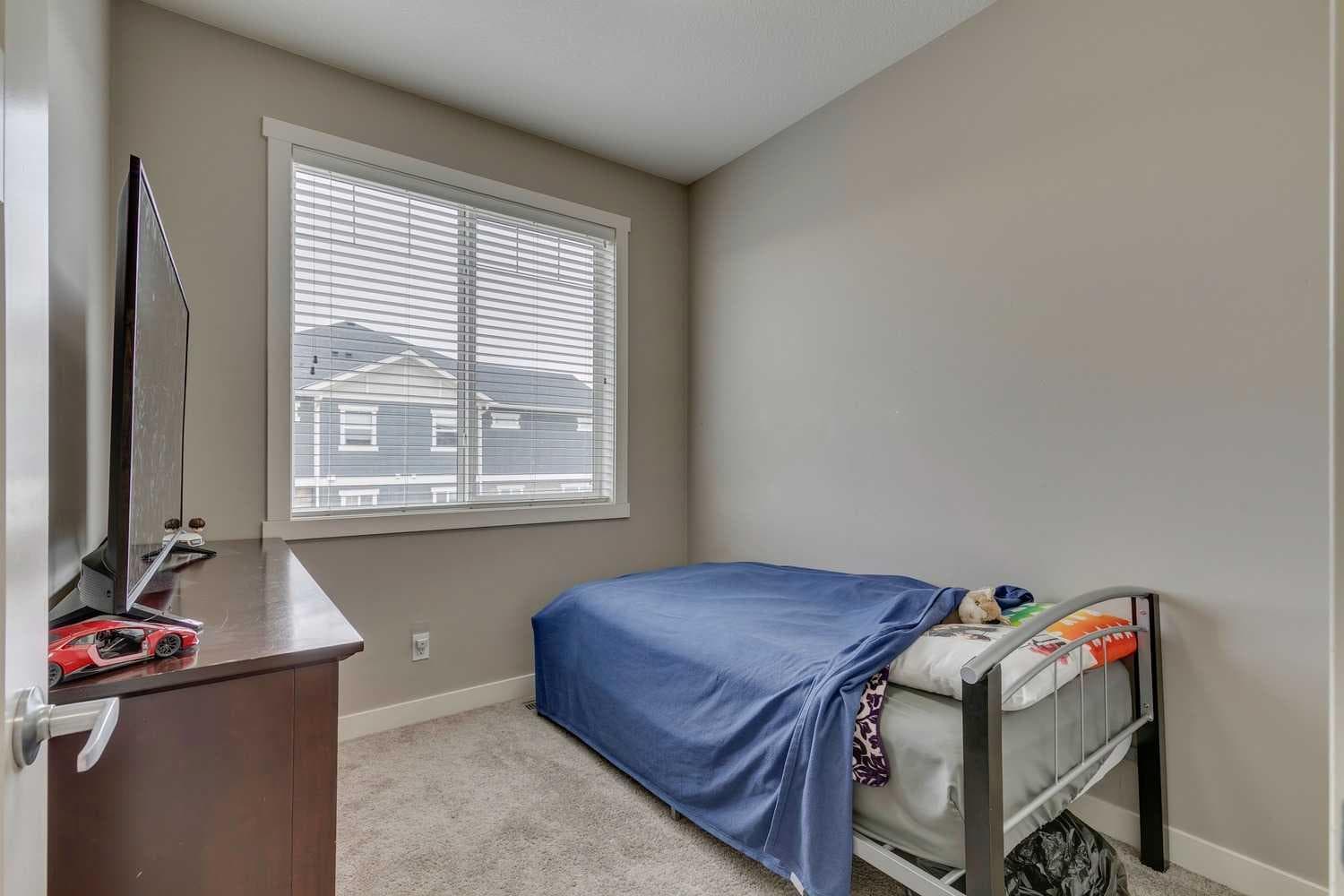 659 Evanston Manor NW