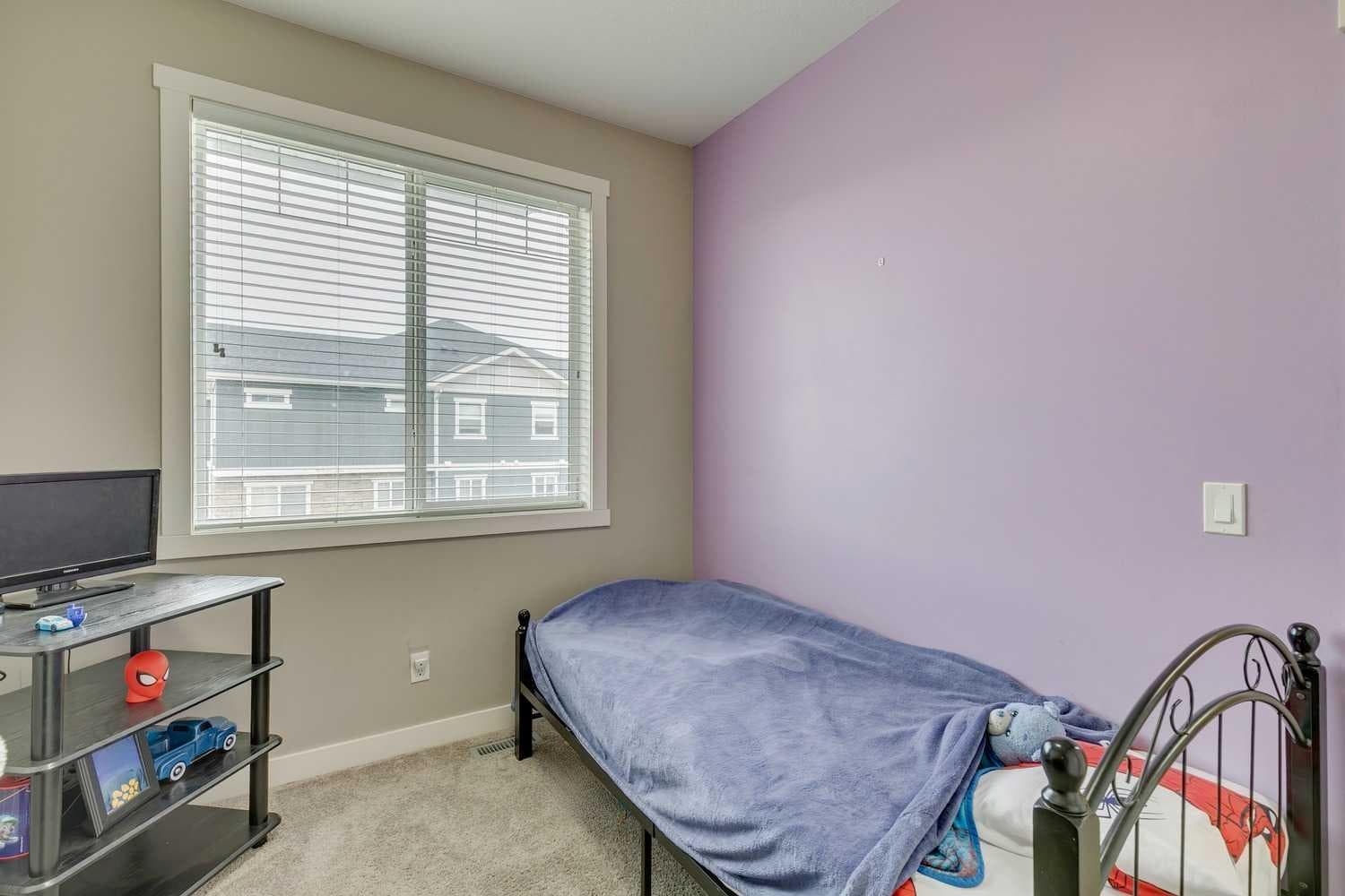659 Evanston Manor NW