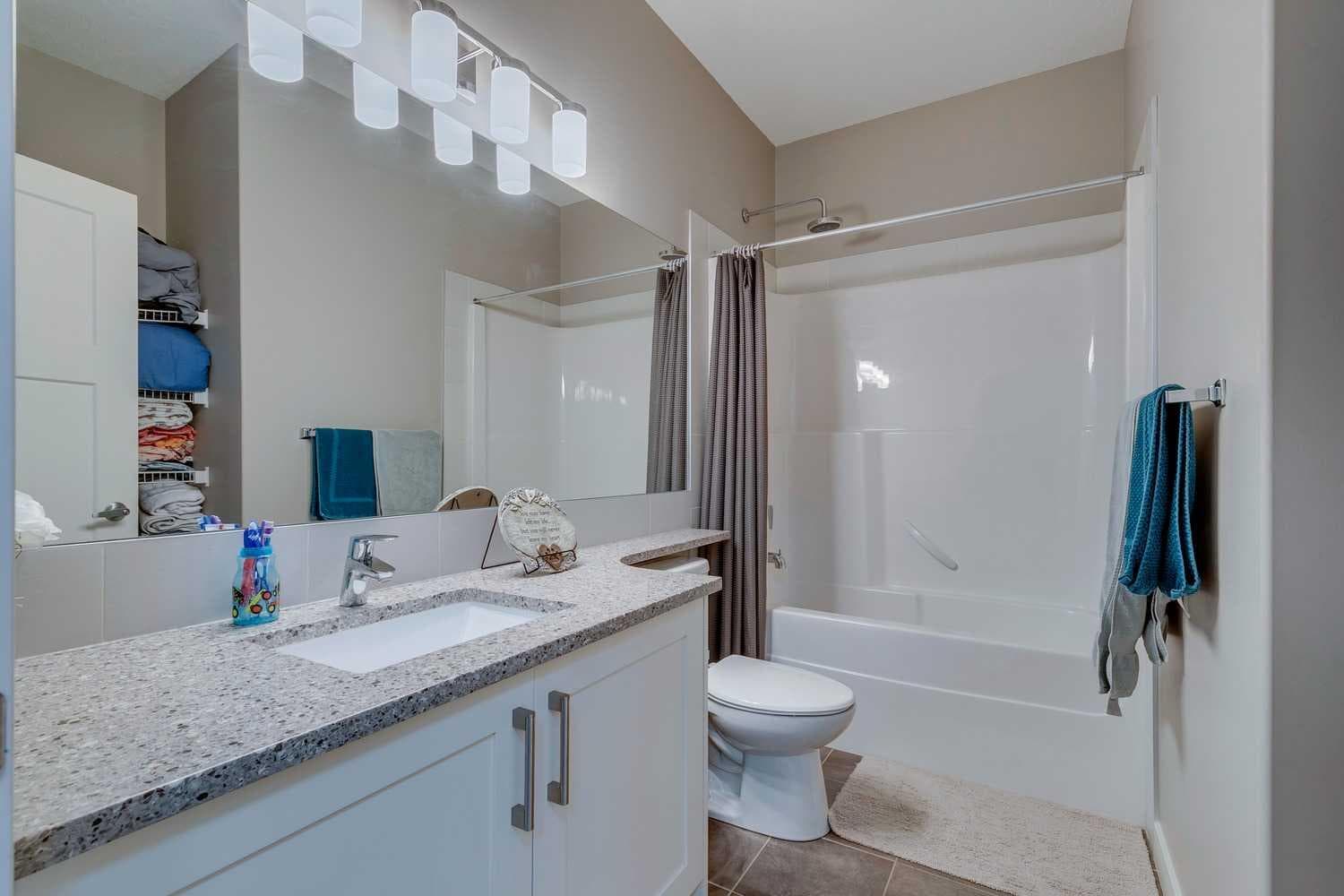659 Evanston Manor NW