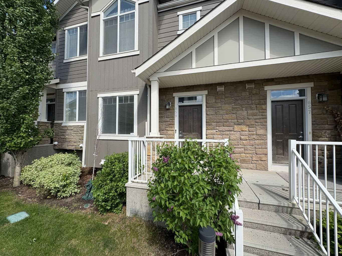 659 Evanston Manor NW