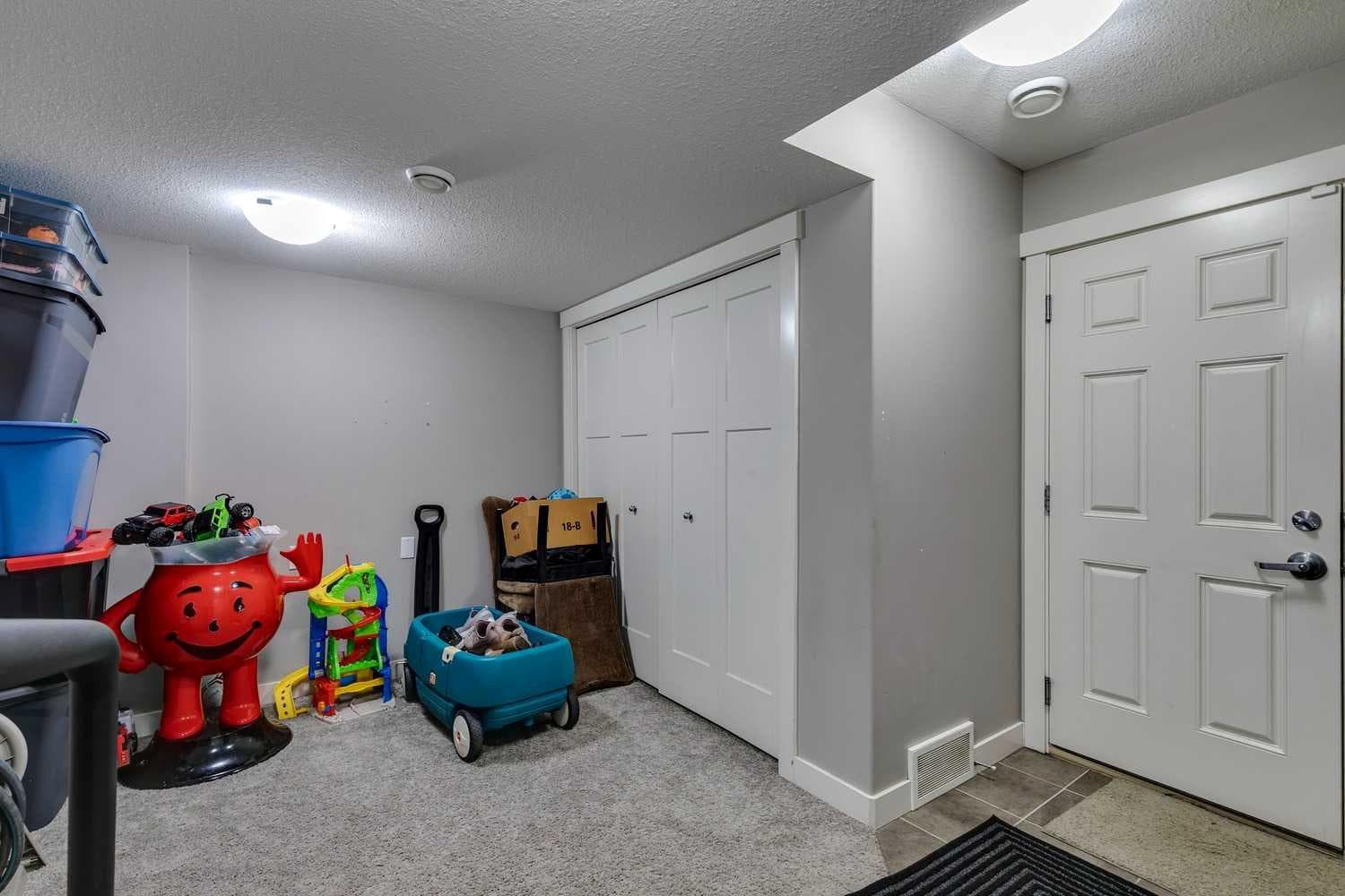 659 Evanston Manor NW