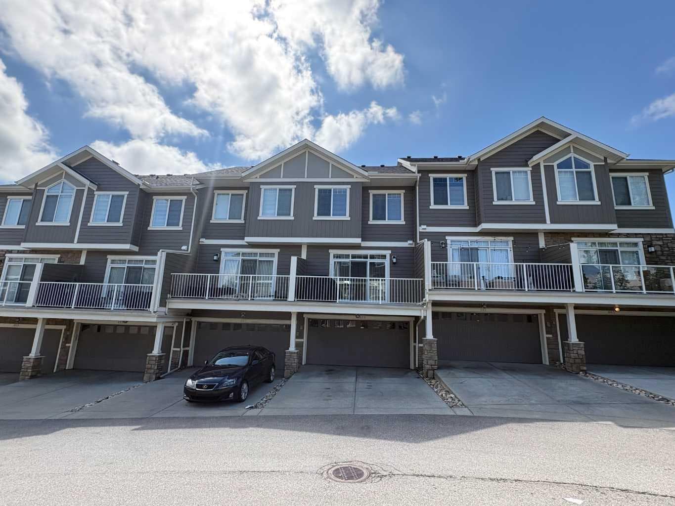 659 Evanston Manor NW
