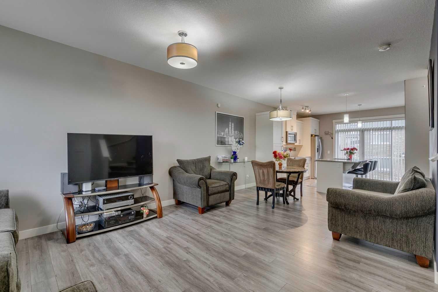 659 Evanston Manor NW