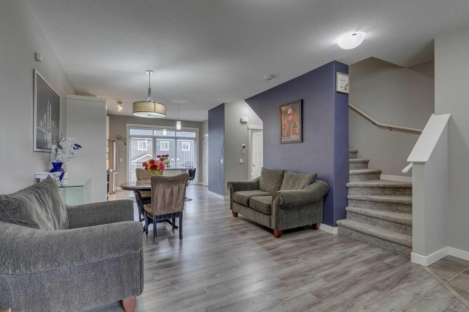 659 Evanston Manor NW