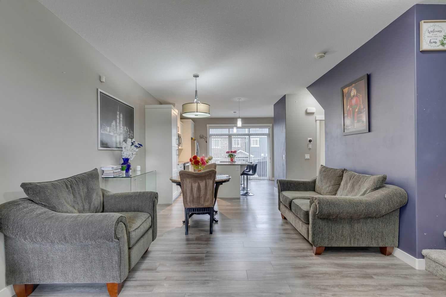 659 Evanston Manor NW