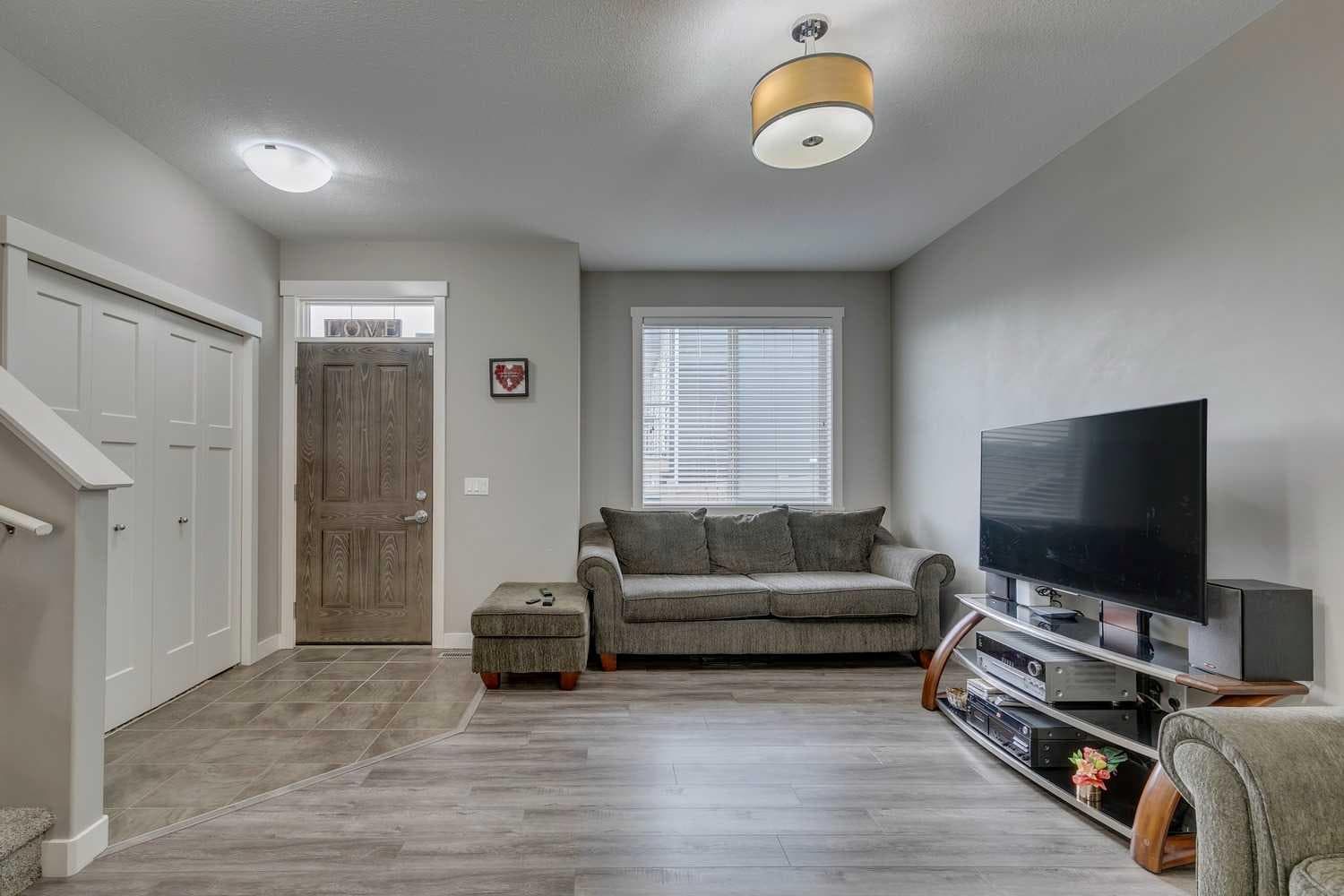 659 Evanston Manor NW