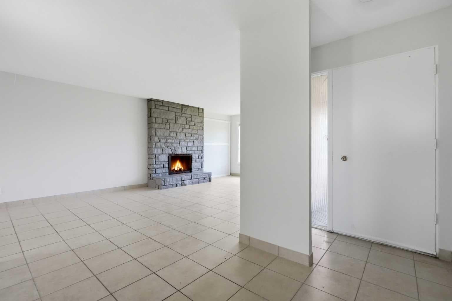 587 East Lakeview Road 
