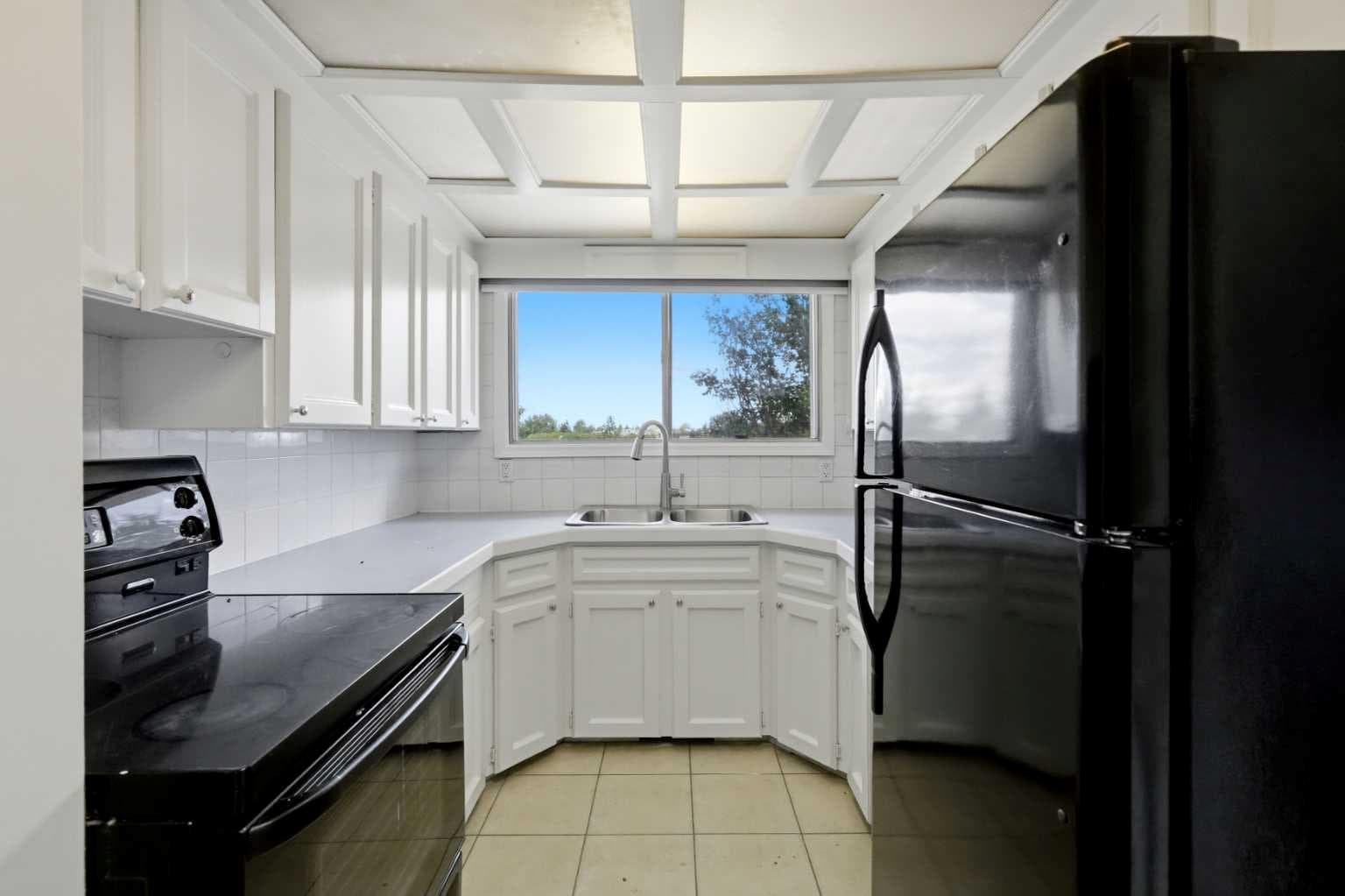 587 East Lakeview Road 