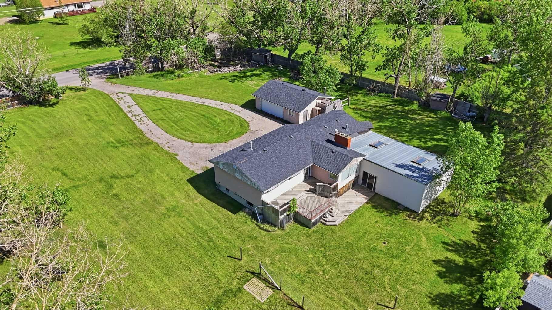 587 East Lakeview Road 