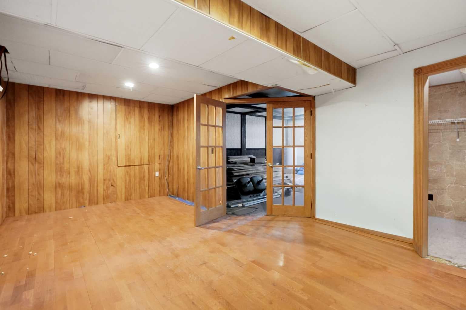 587 East Lakeview Road 