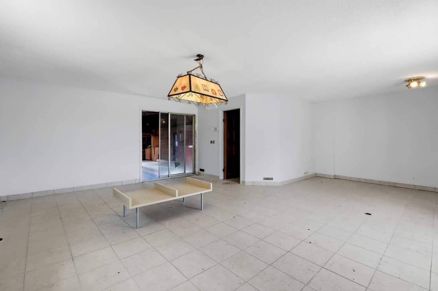 587 East Lakeview Road 