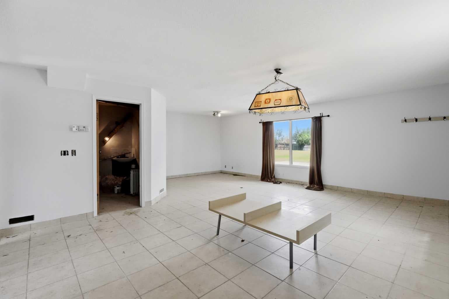 587 East Lakeview Road 