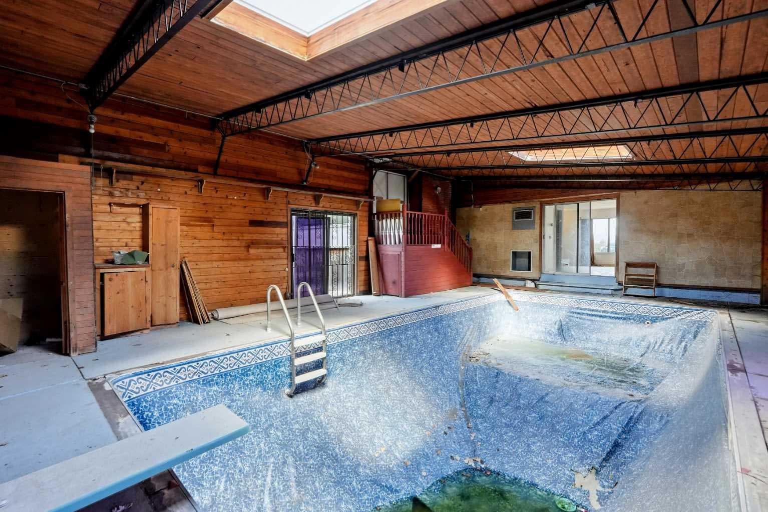 587 East Lakeview Road 