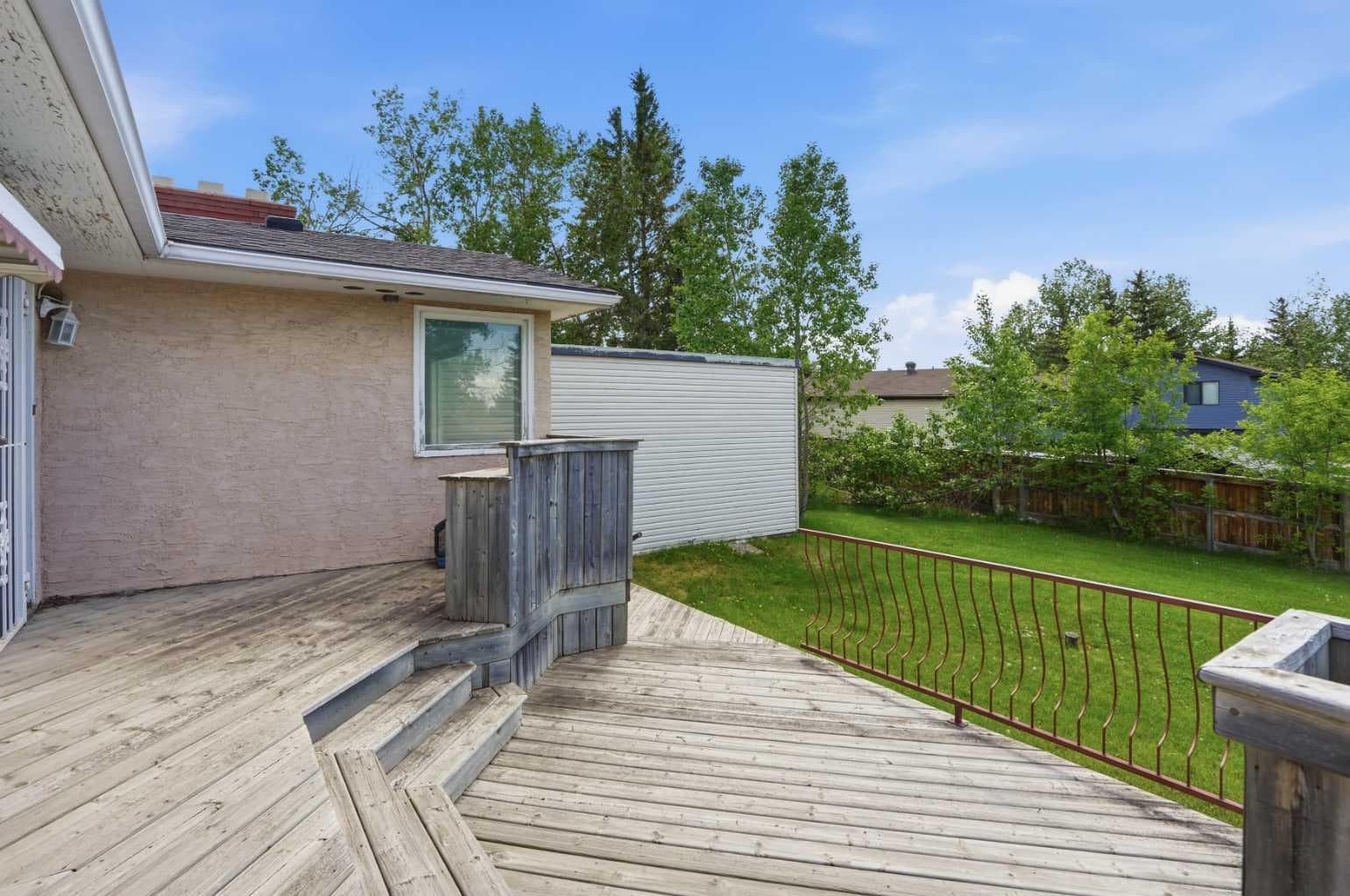 587 East Lakeview Road 