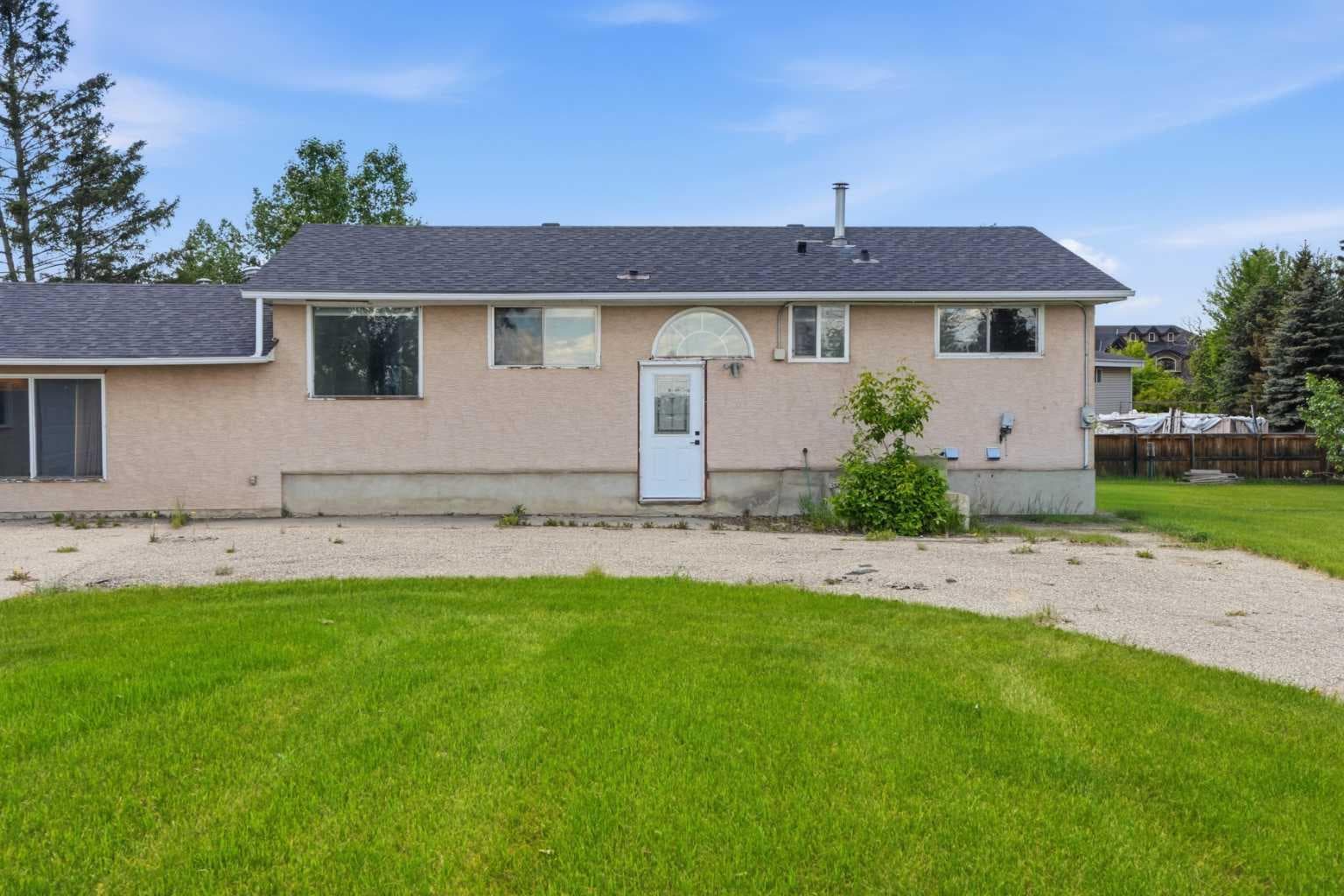 587 East Lakeview Road 