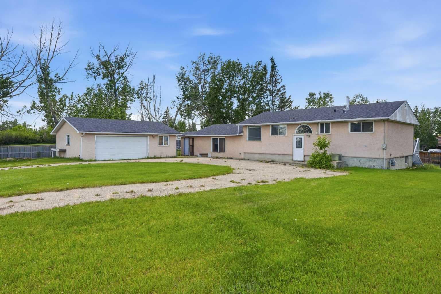 587 East Lakeview Road 