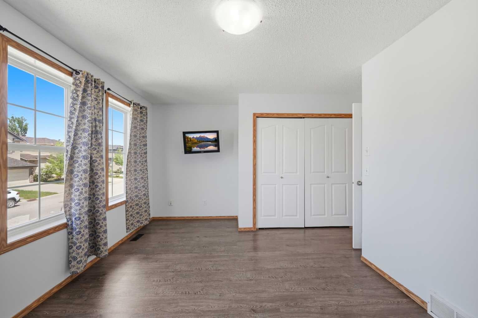 11 Covecreek Close NE