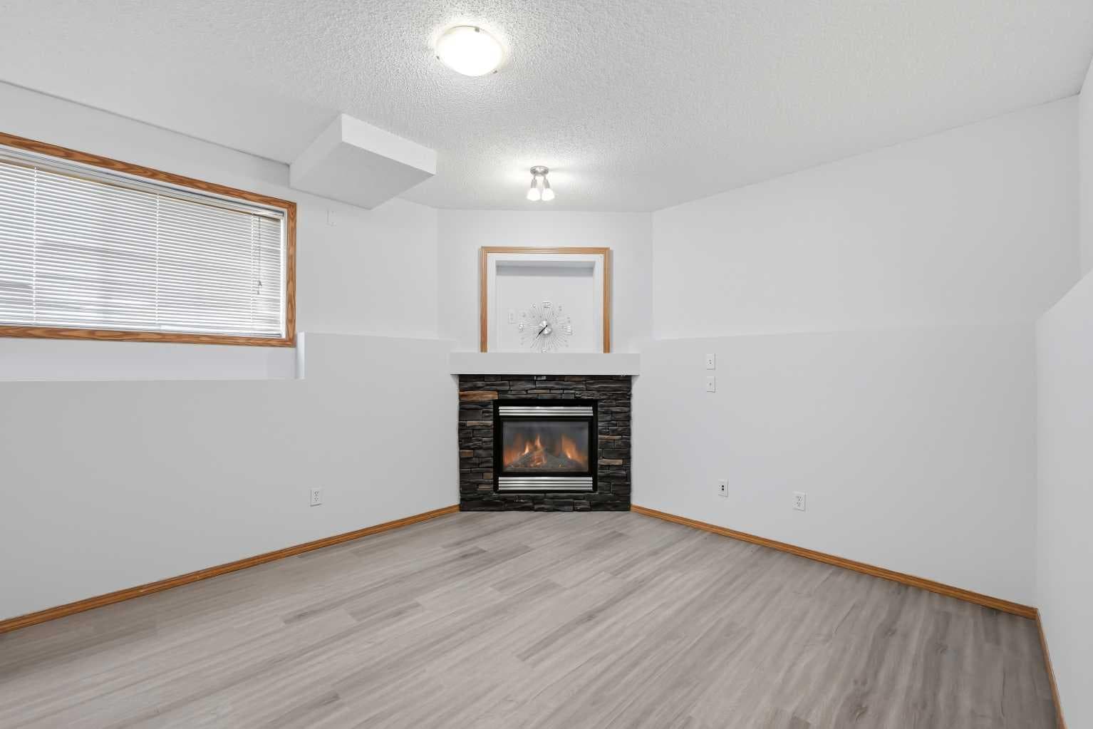 11 Covecreek Close NE