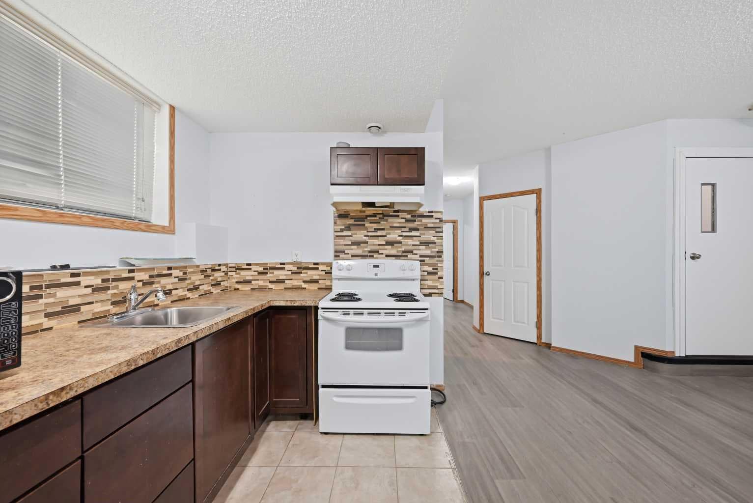 11 Covecreek Close NE