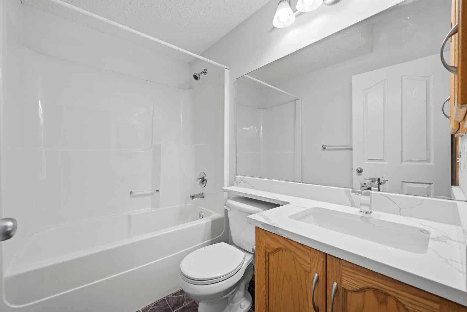 11 Covecreek Close NE
