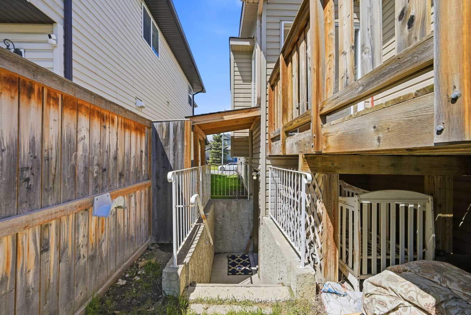 11 Covecreek Close NE