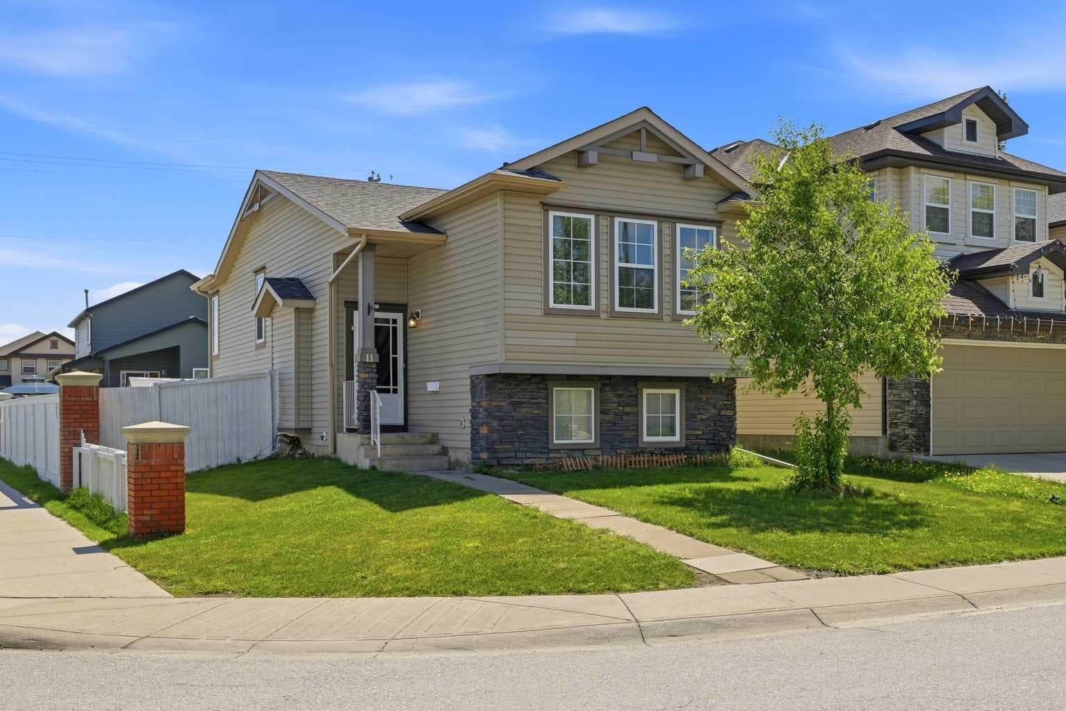 11 Covecreek Close NE