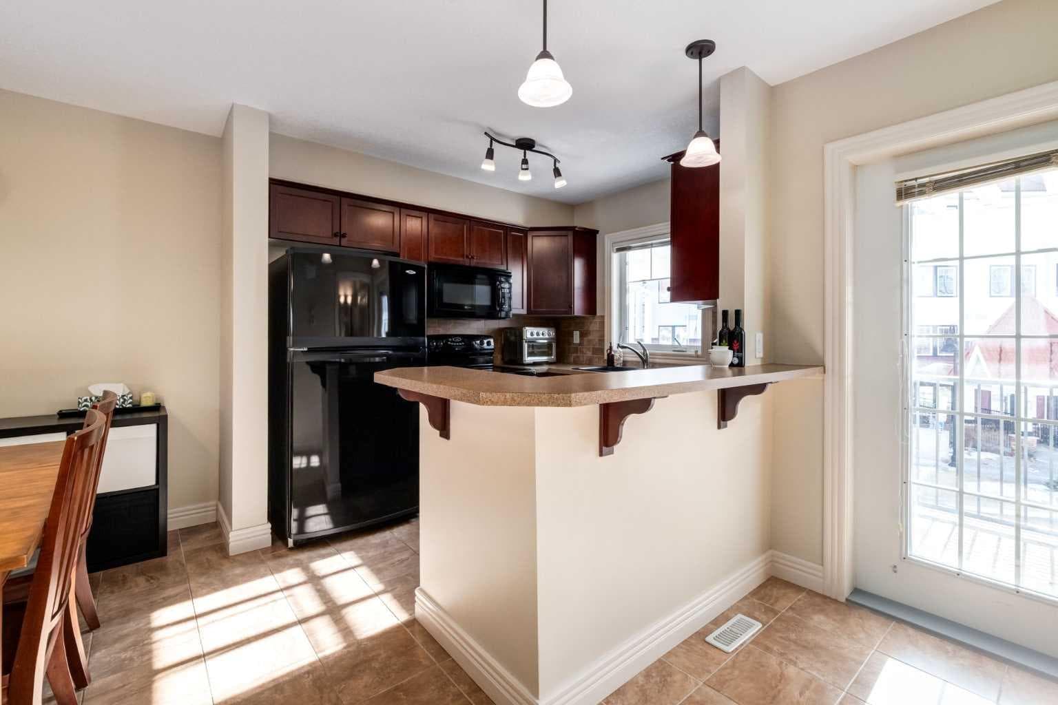37 Royal Oak Plaza NW