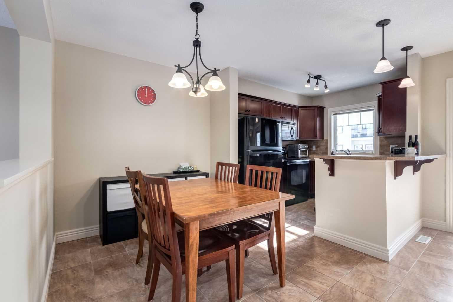 37 Royal Oak Plaza NW