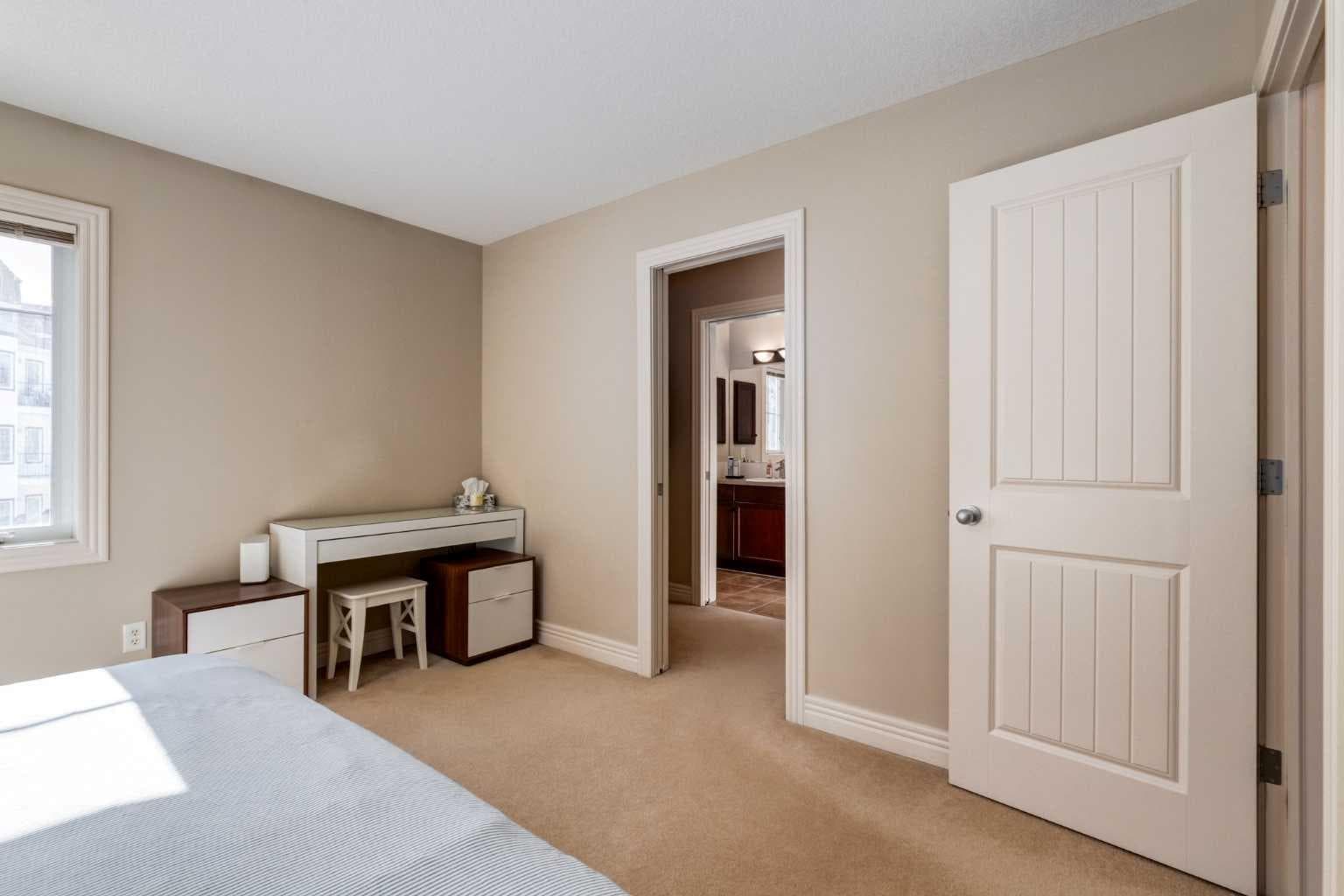 37 Royal Oak Plaza NW