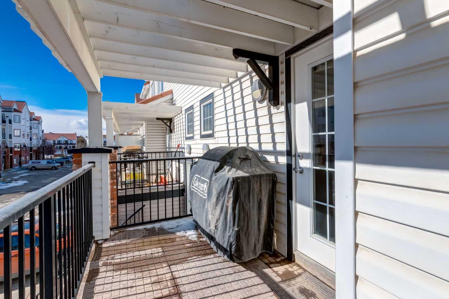 37 Royal Oak Plaza NW