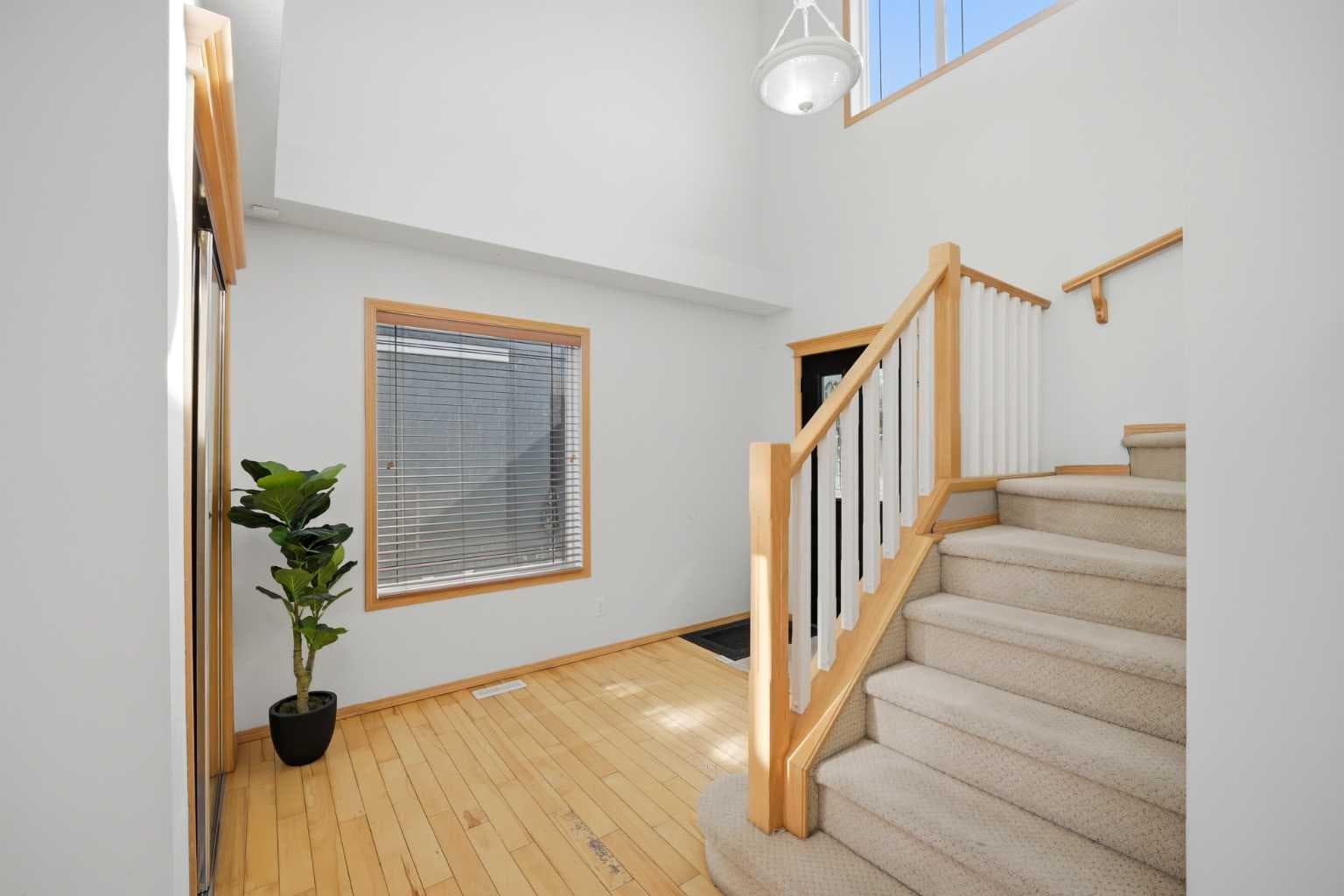 101 Coville Crescent NE