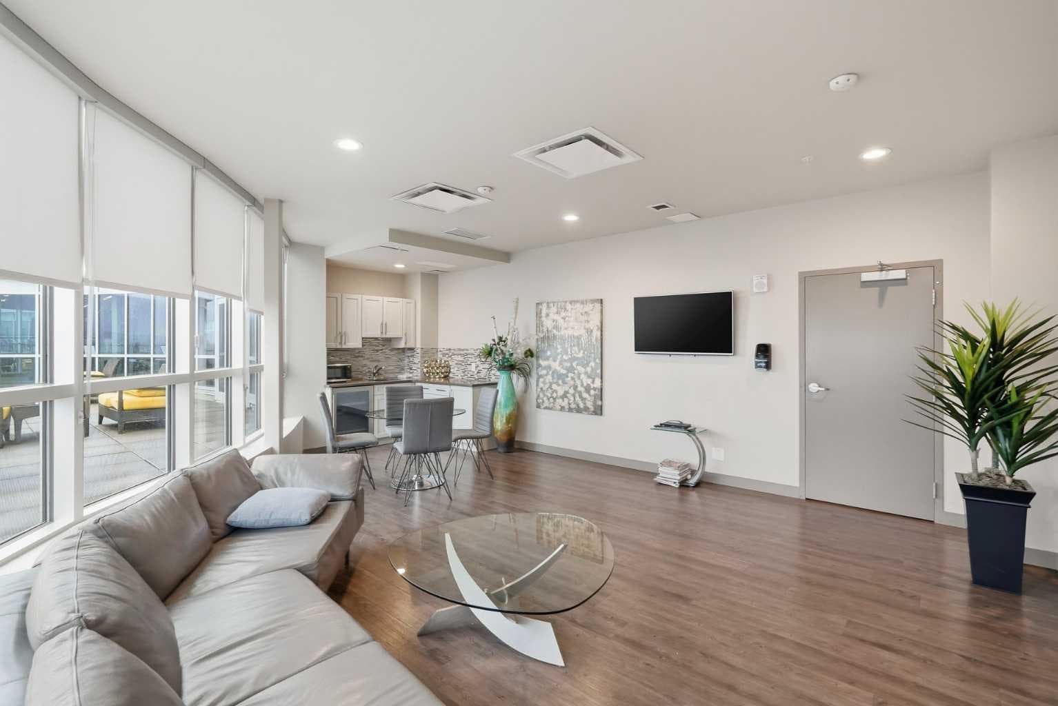 701, 16 Varsity Estates Circle NW
