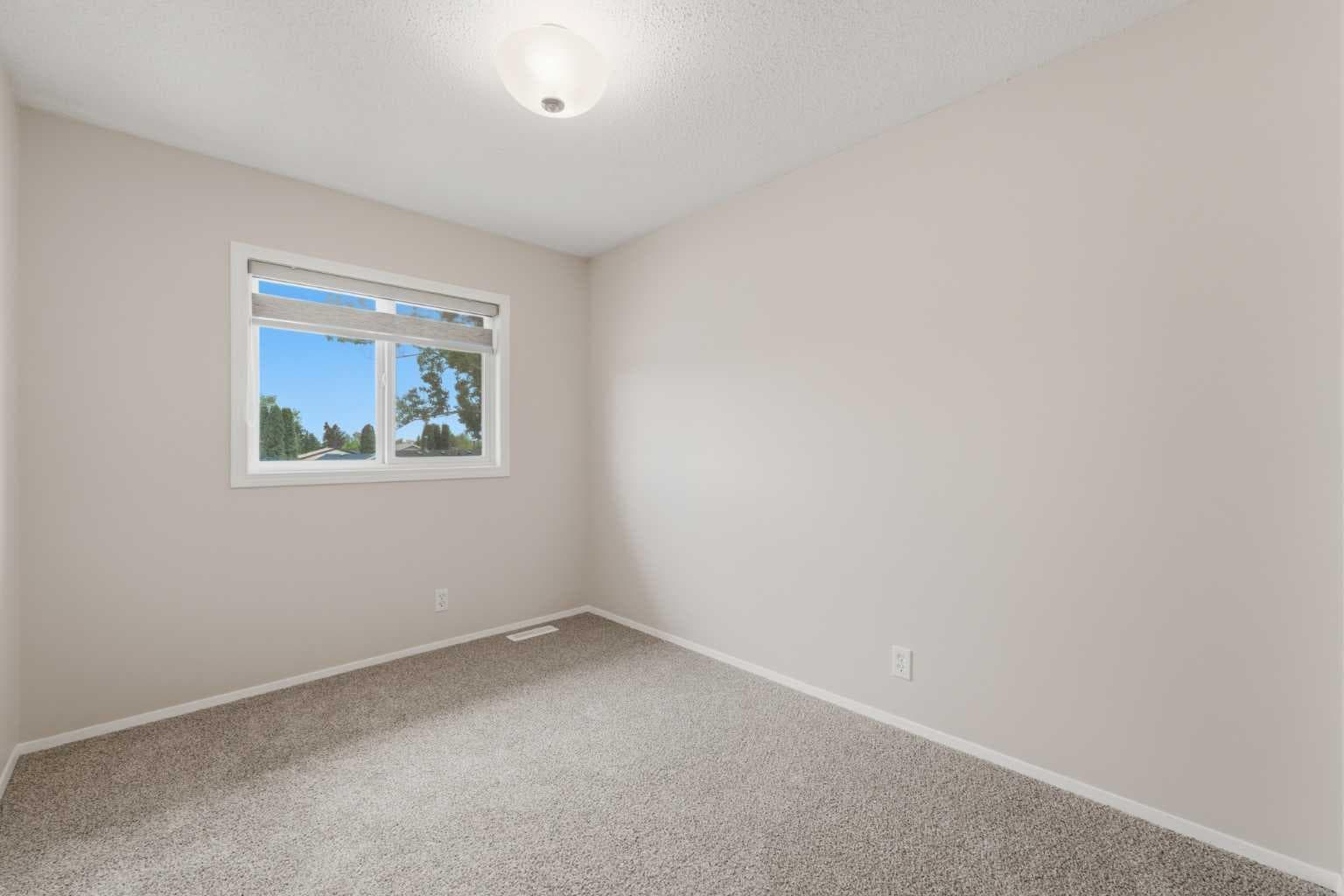 36 Falconer Terrace NE