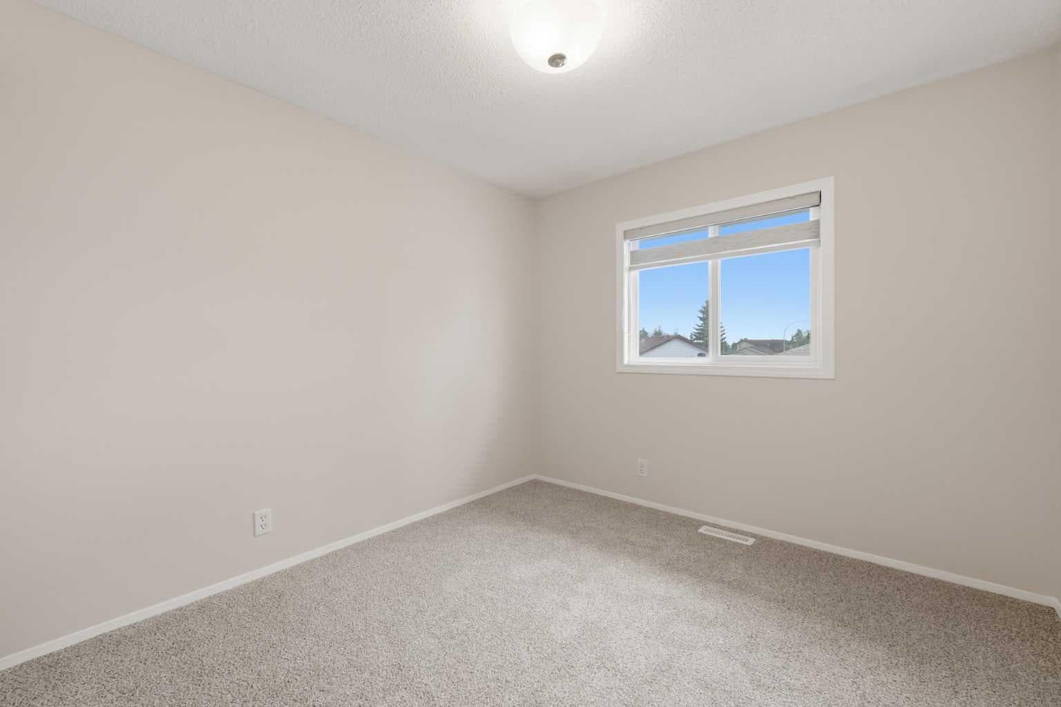 36 Falconer Terrace NE