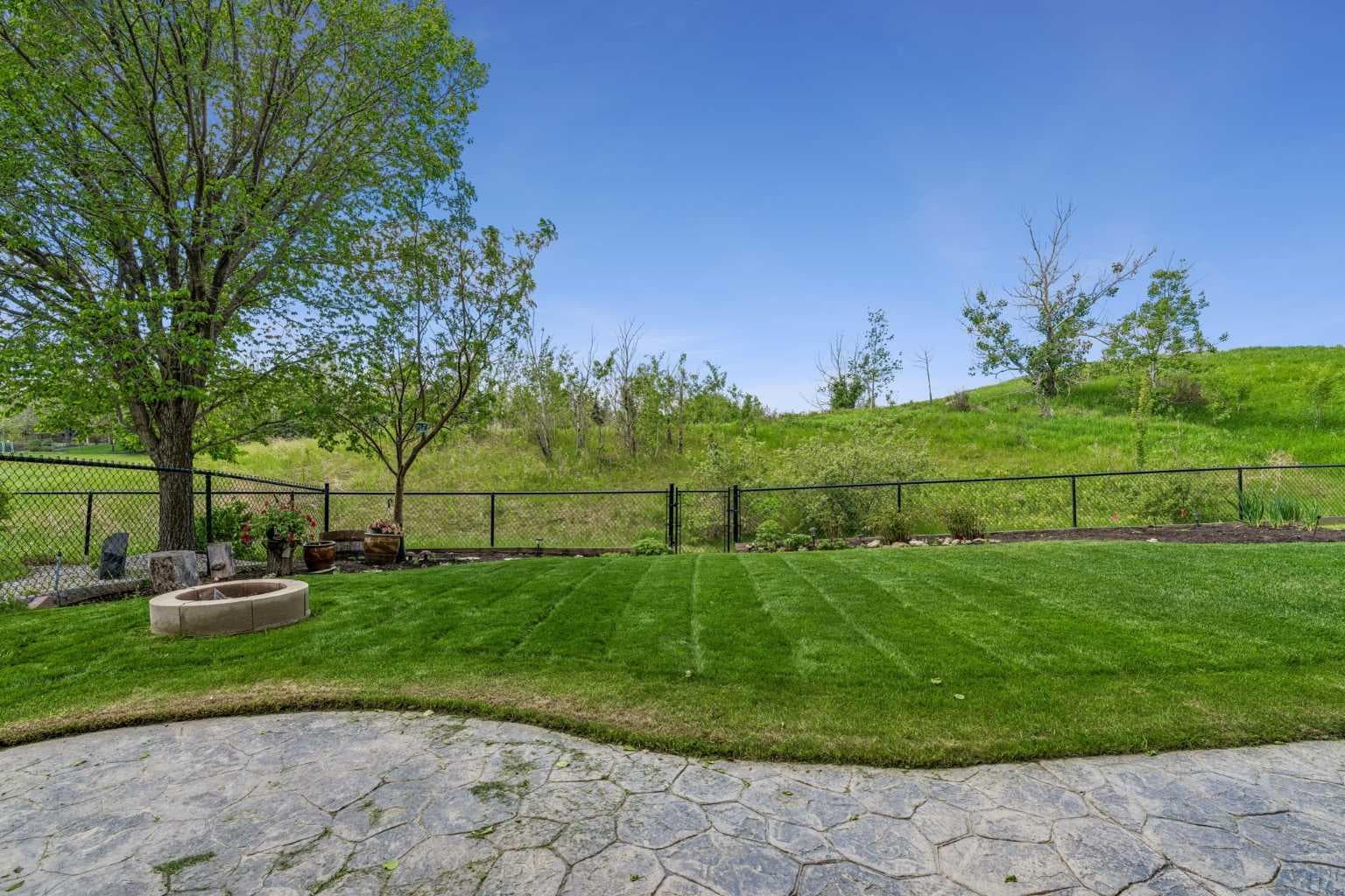 127 Edgeridge Close NW