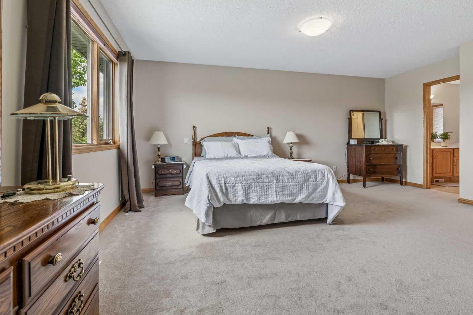 127 Edgeridge Close NW