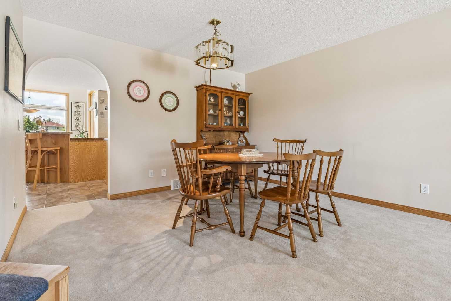 127 Edgeridge Close NW
