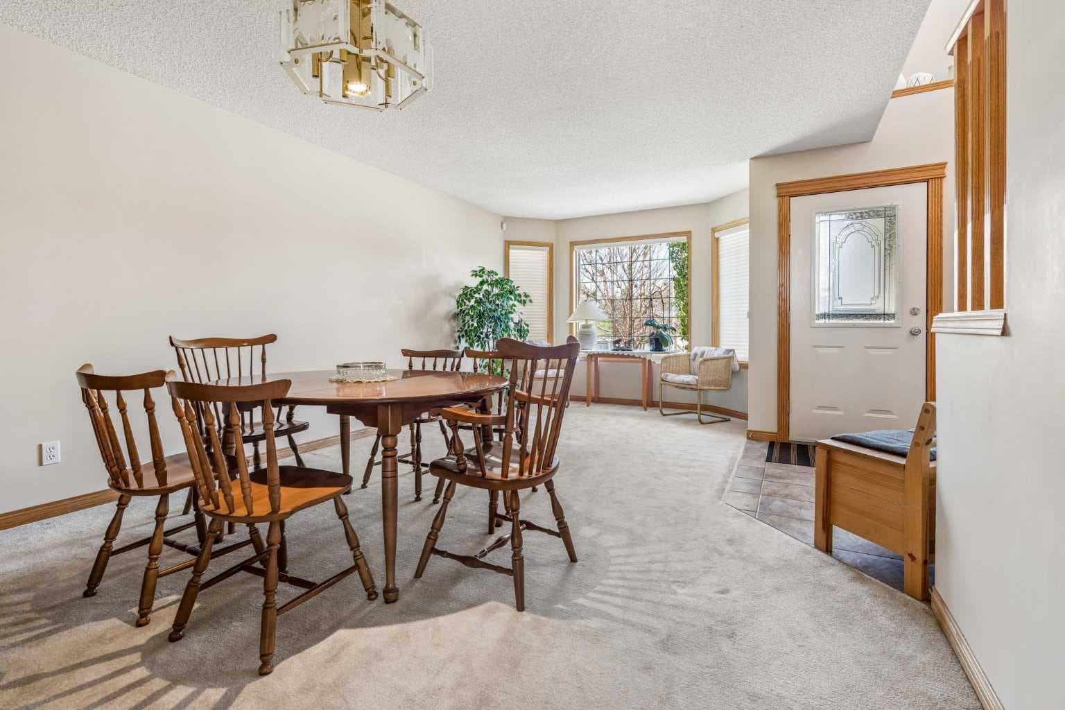 127 Edgeridge Close NW