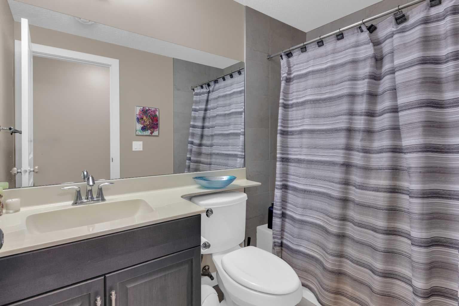 172 Ridge View Close 