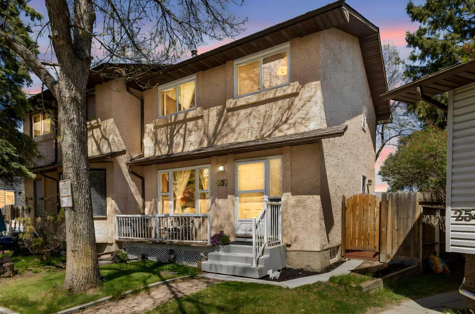 252 Templeview Way NE