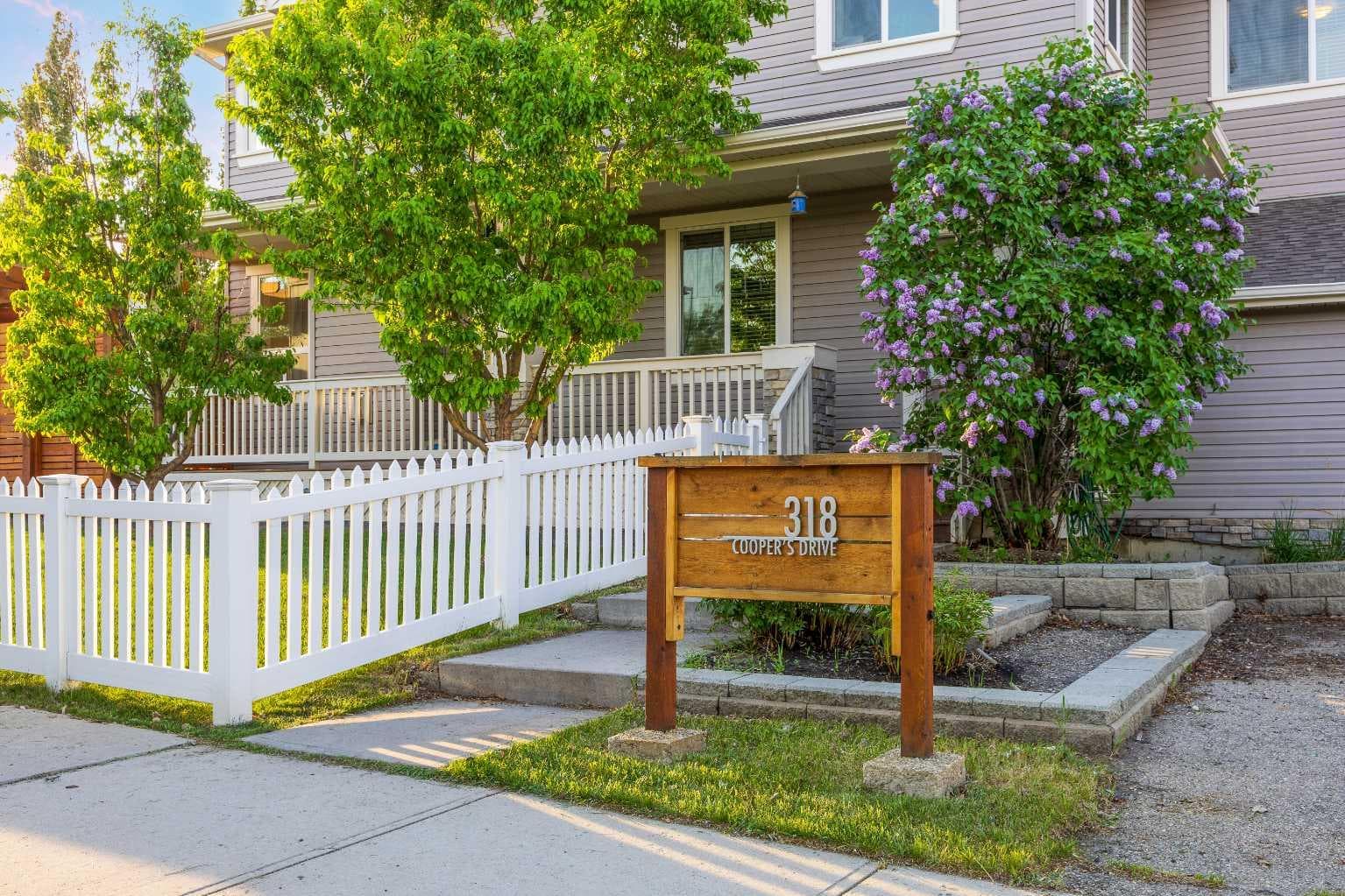318 Coopers Drive SW