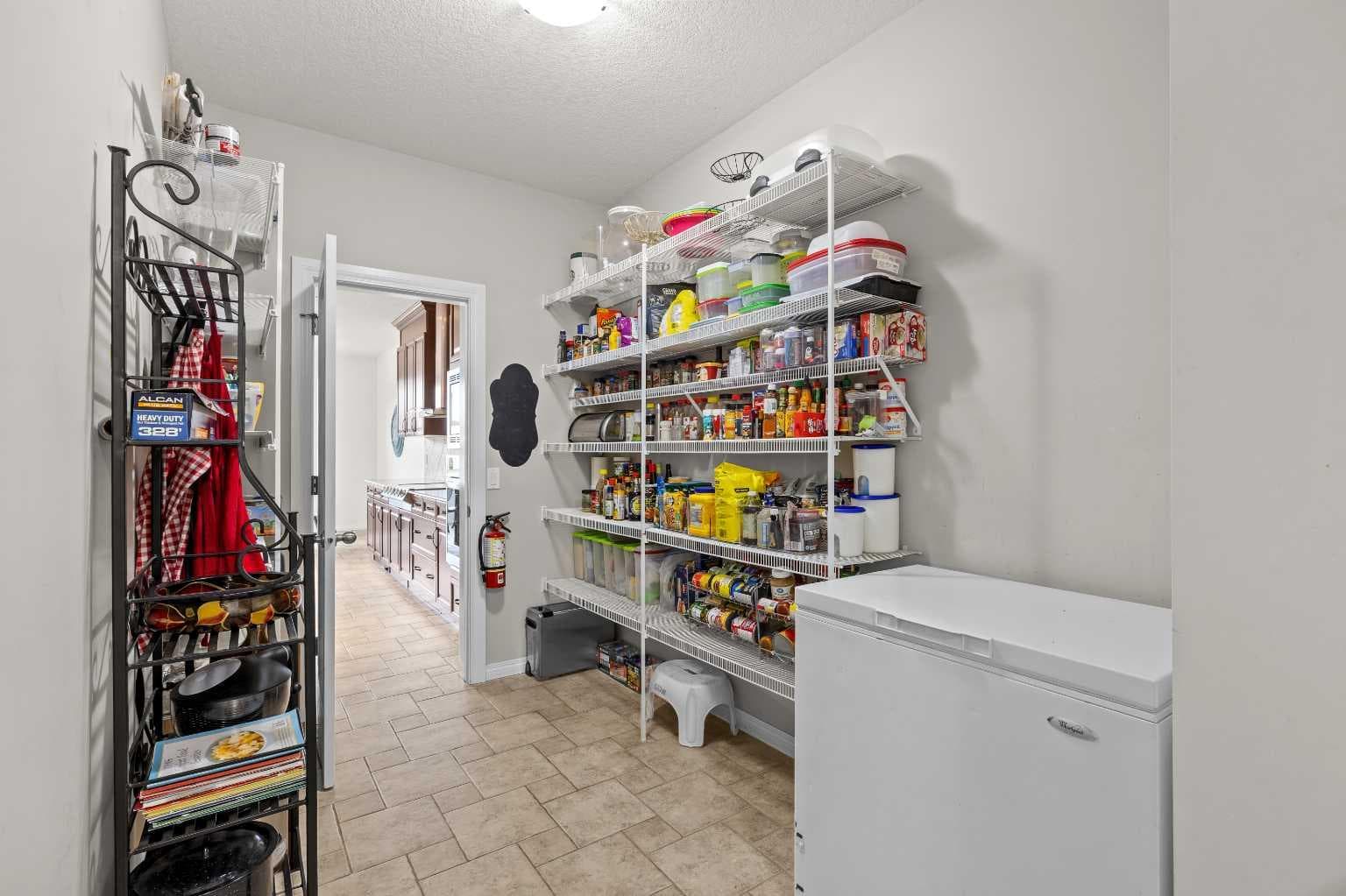 318 Coopers Drive SW