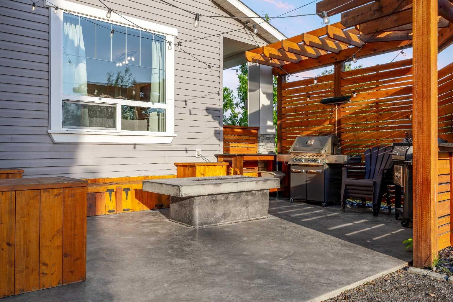 318 Coopers Drive SW