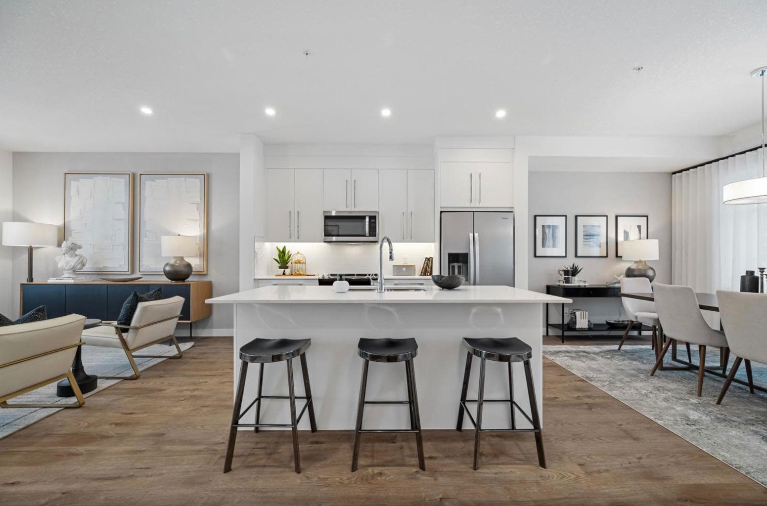 452, 141 Prince Court 