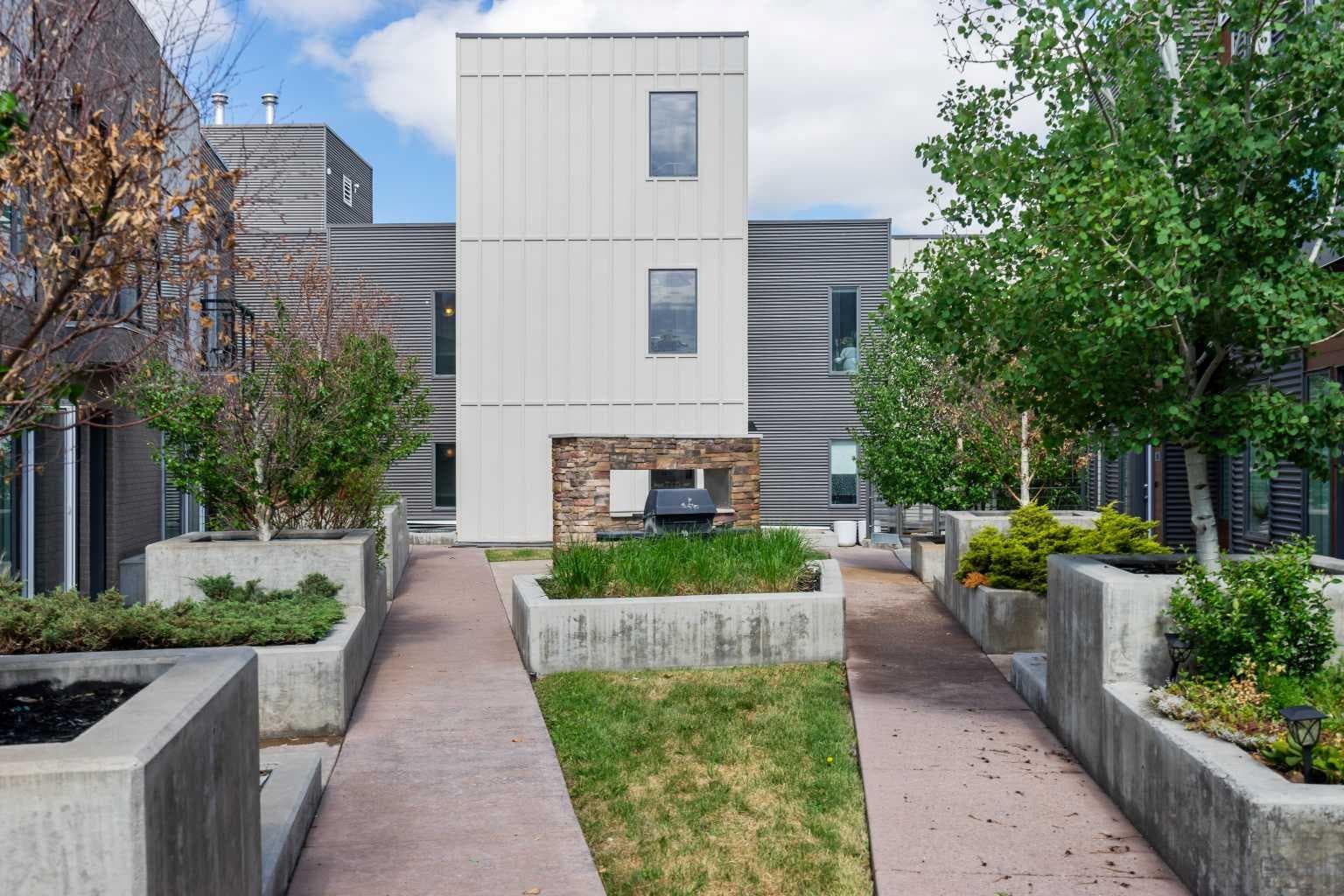316, 93 34 Avenue SW