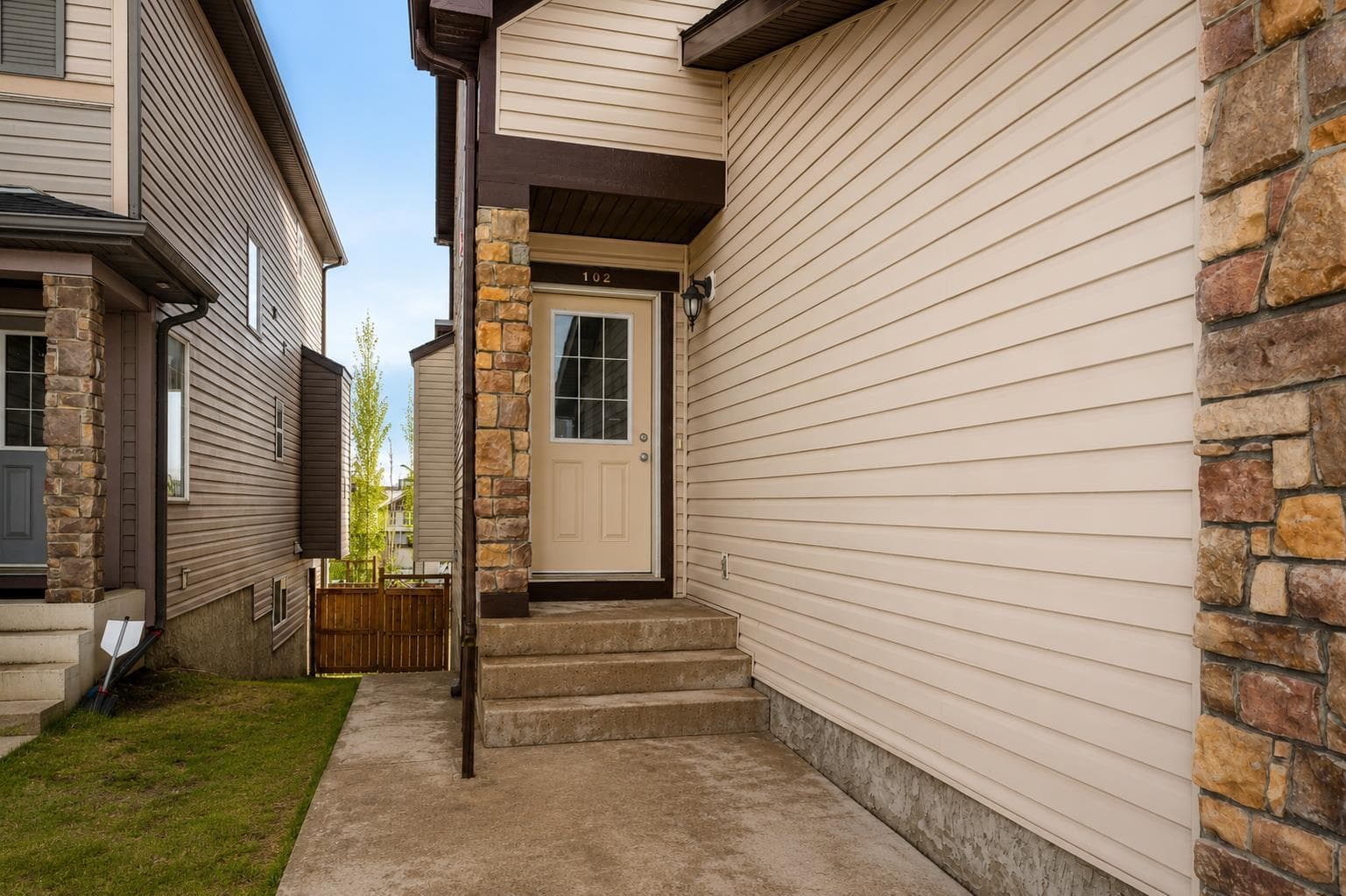 102 Kincora Glen Mews NW
